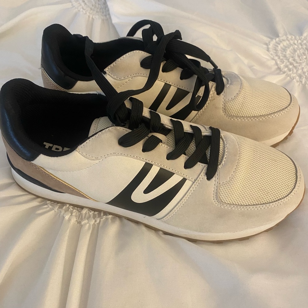 TRETORN Women's Loyola Lace Up Sneakers